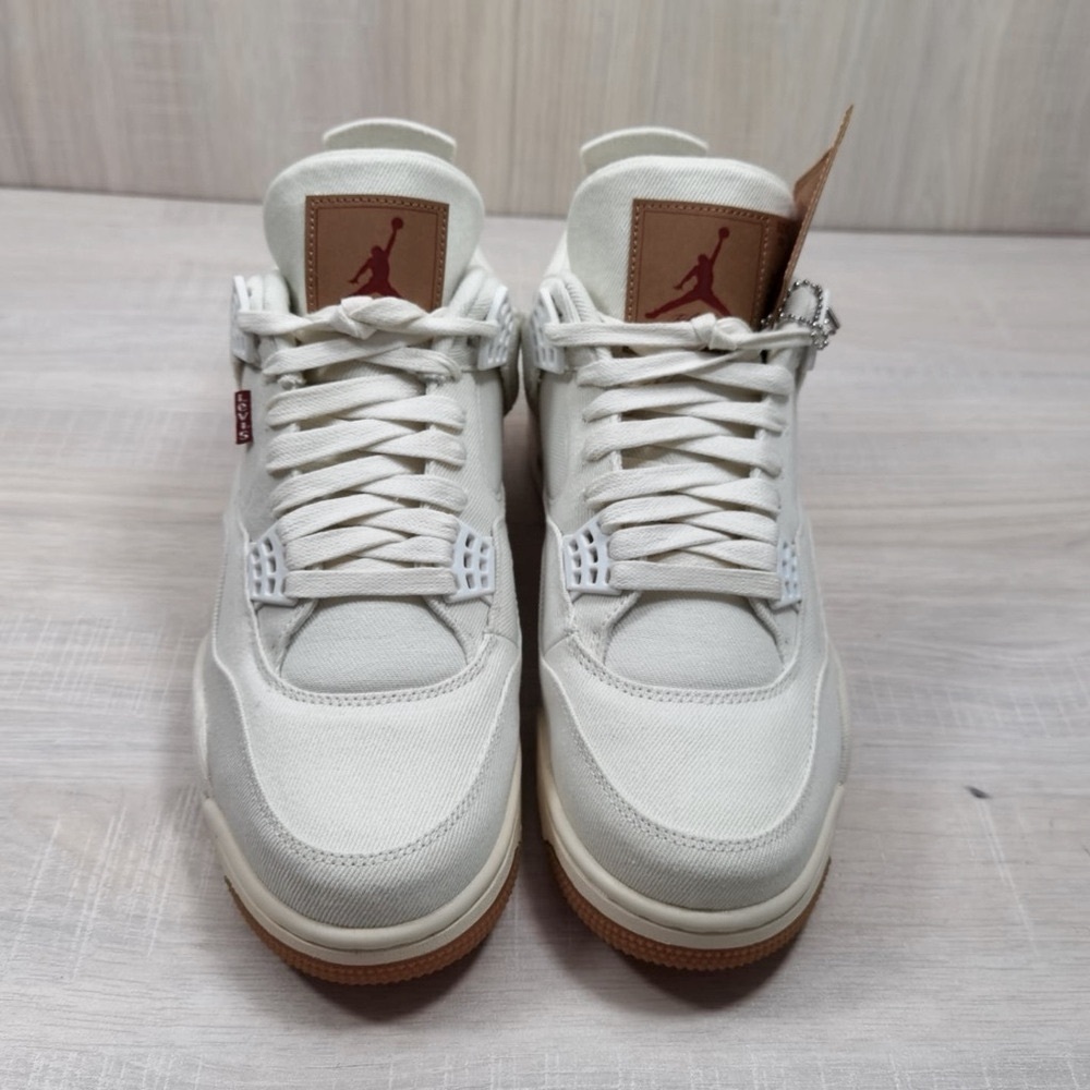 Jordan white Levi 4’s